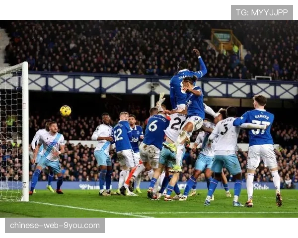 战报:埃弗顿0-0闷平水晶宫,保级关键一分 战报:埃弗顿0-0闷平水晶宫,保级关键一分